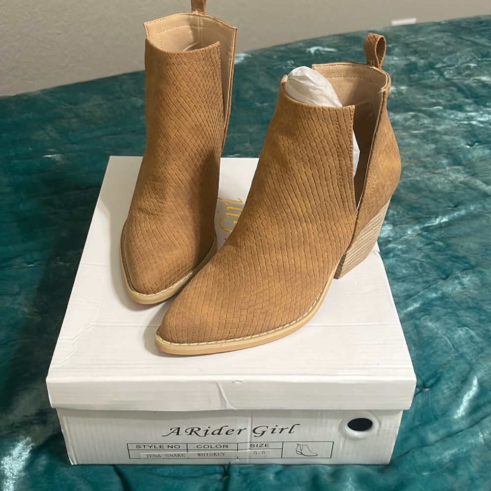 A Rider Girl, Jena Snake Boots, Size 5.5